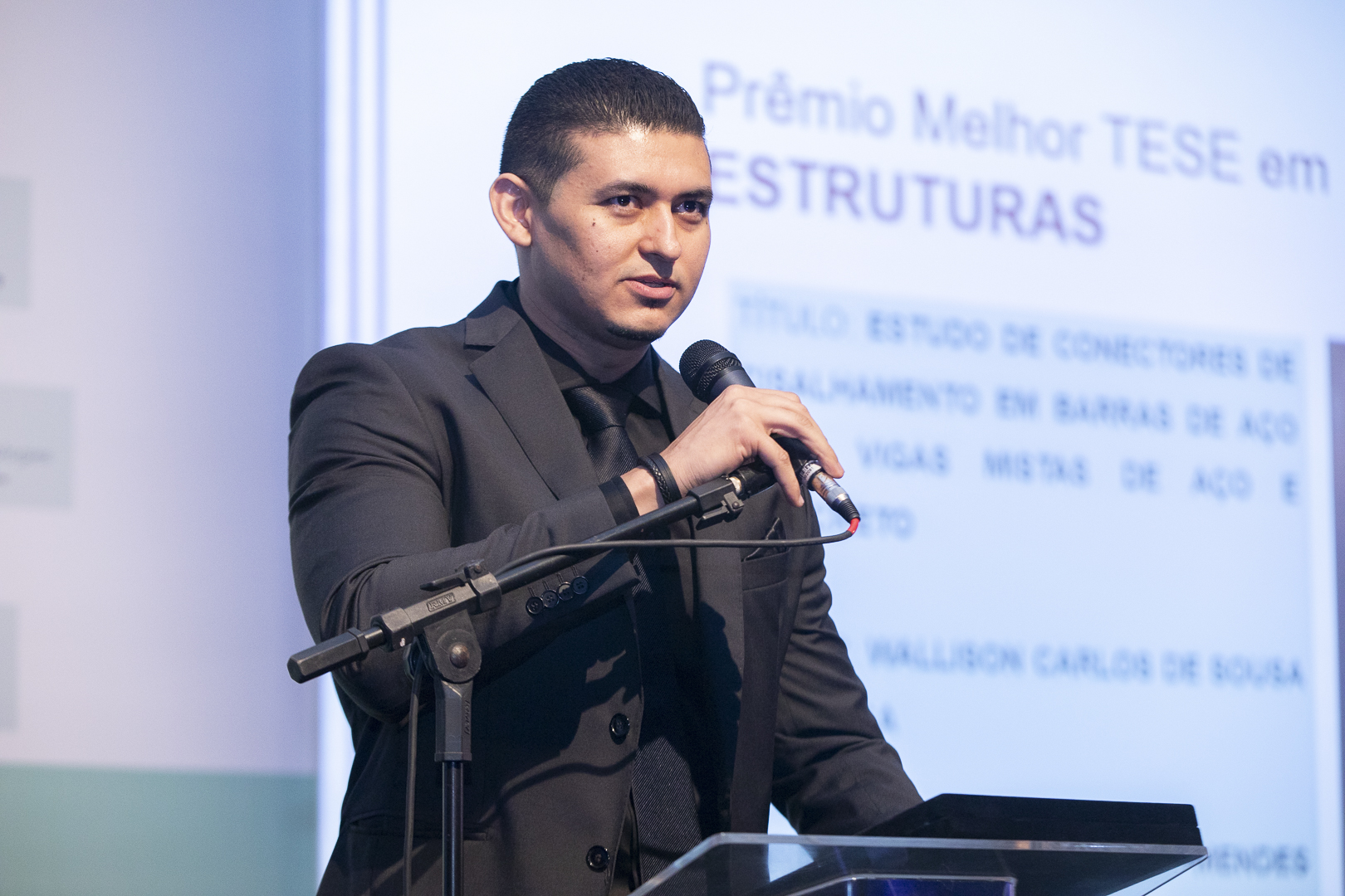 Professor é premiado por melhor tese de doutorado na área de Estruturas Professor é premiado por melhor tese de doutorado na área de Estruturas
