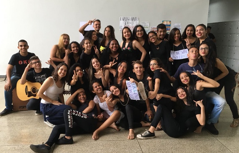 Estudantes do curso Técnico Integrado em Alimentos, que fizeram a apresentação na terça-feira, 23 de outubro