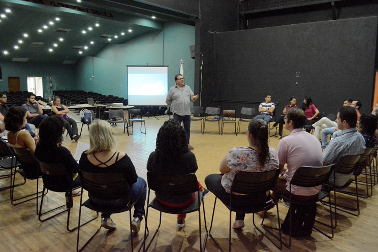 Psicólogo fala sobre autoconhecimento a servidores Psicólogo fala sobre autoconhecimento a servidores
