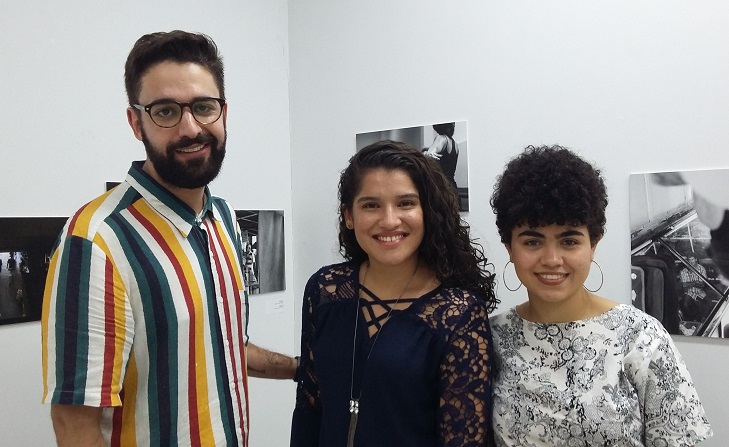 Amanda Pascoal (centro), com os curadores Ítalo Augusto de Castro e Ilâne Nunes Amanda Pascoal (centro), com os curadores Ítalo Augusto de Castro e Ilâne Nunes