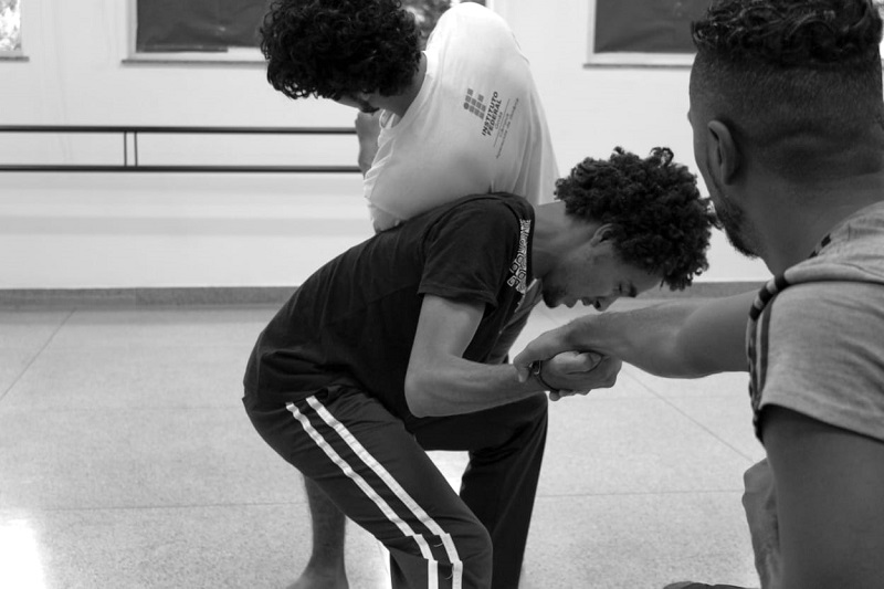 Alunos do curso de Licenciatura em Dança durante encontro com o diretor Artístico Pedro Simon. Foto: Amanda Pascoal
