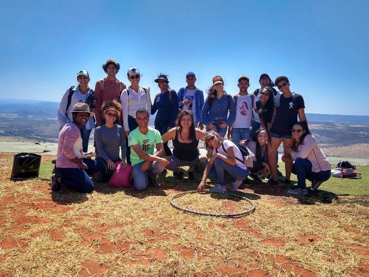 Grupo de estudantes de Biologia e professora Versieux na Rampa de Voo Livre Grupo de estudantes de Biologia e professora Versieux na Rampa de Voo Livre