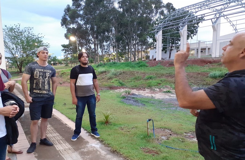 O professor Sérgio Vaz Mendes é surdo e deu uma aula diferenciada aos estudantes do curso de Engenharia Civil que fazem a disciplina Libras neste semestre no IFG Aparecida O professor Sérgio Vaz Mendes é surdo e deu uma aula diferenciada aos estudantes do curso de Engenharia Civil que fazem a disciplina Libras neste semestre no IFG Aparecida