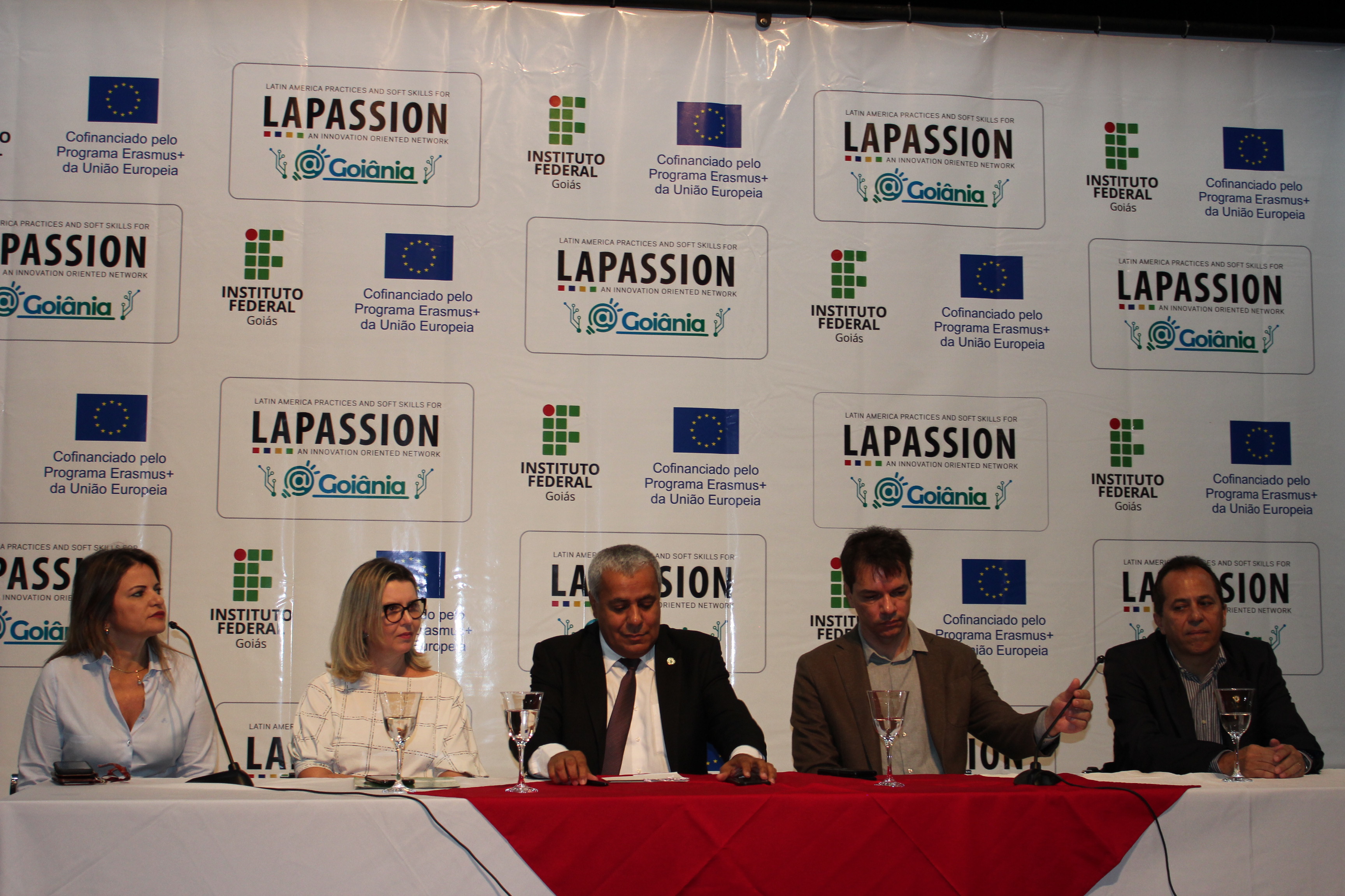 Mesa diretiva durante a solenidade de abertura da etapa de desenvolvimento de projetos do Lapassion Mesa diretiva durante a solenidade de abertura da etapa de desenvolvimento de projetos do Lapassion