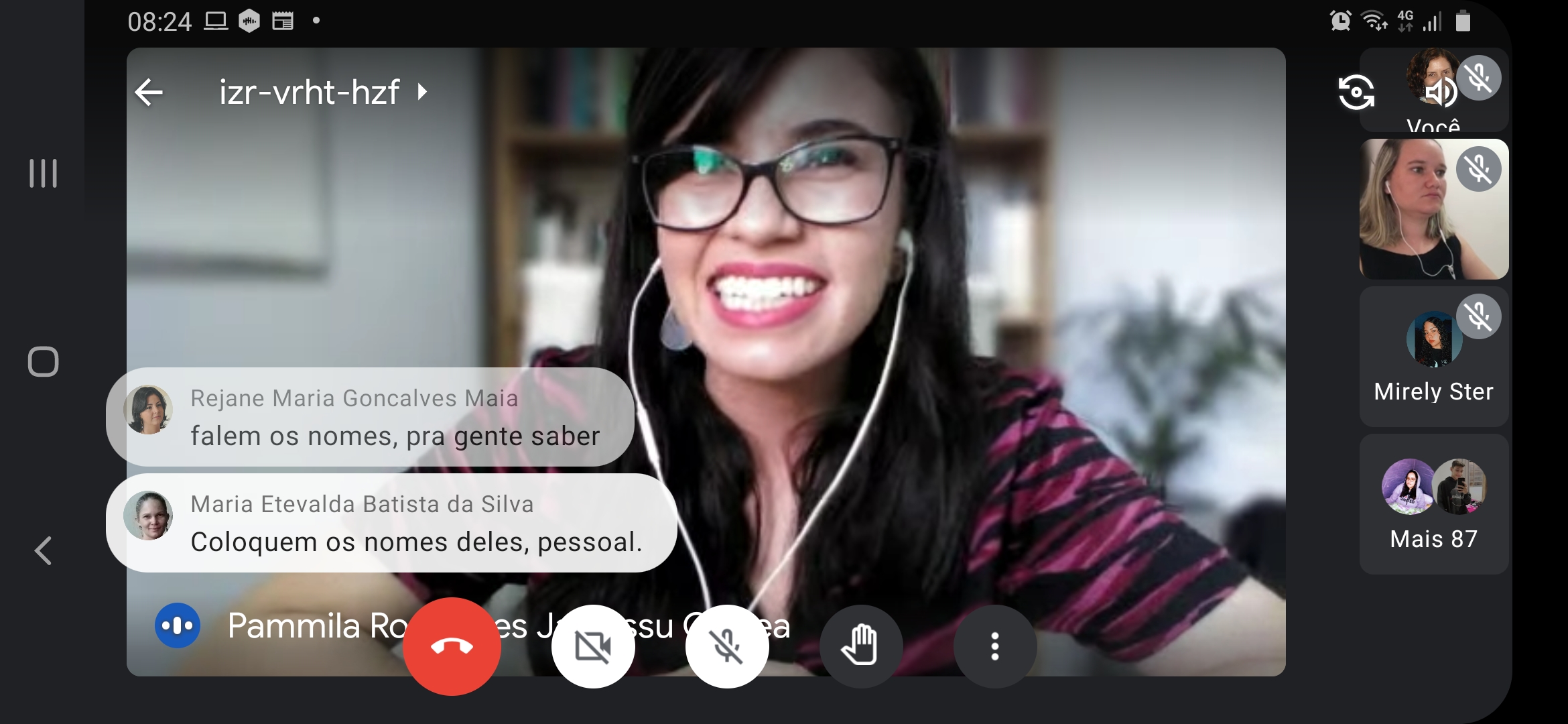 Coordenadora do curso Técnico Integrado em Edificações, professora Pammila Japiassú Correa, na reunião de abertura da Semana de Acolhida aos novos alunos do IFG Aparecida (imagem de print de tela de telefone celular) Coordenadora do curso Técnico Integrado em Edificações, professora Pammila Japiassú Correa, na reunião de abertura da Semana de Acolhida aos novos alunos do IFG Aparecida (imagem de print de tela de telefone celular)