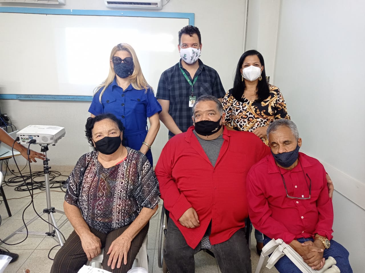Na foto, presidente da Fedeg, Suellen Fernandes; diretor-geral do IFG/Câmpus Formosa, Thiago Gonçalves Dias; vereadora Simone Ribeiro; presidente de honra da Fedeg, Maria de Deus; estudante do IFG, Mário; e presidente da Associação dos Deficientes de Formosa, Geraldino Ferreira do Prado Na foto, presidente da Fedeg, Suellen Fernandes; diretor-geral do IFG/Câmpus Formosa, Thiago Gonçalves Dias; vereadora Simone Ribeiro; presidente de honra da Fedeg, Maria de Deus; estudante do IFG, Mário; e presidente da Associação dos Deficientes de Formosa, Geraldino Ferreira do Prado