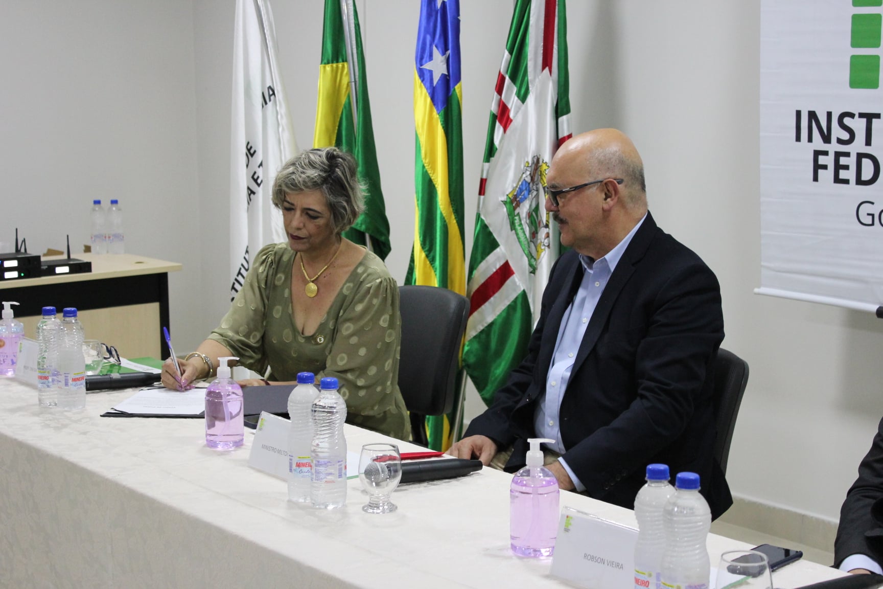 A solenidade de posse, presidida pelo Ministro da Educação, Milton Ribeiro, foi realizada na Reitoria do IFG 