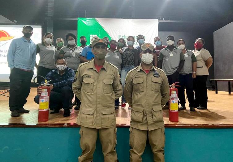 Equipe do Corpo de Bombeiros de Formosa realiza treinamento com servidores terceirizados Equipe do Corpo de Bombeiros de Formosa realiza treinamento com servidores terceirizados