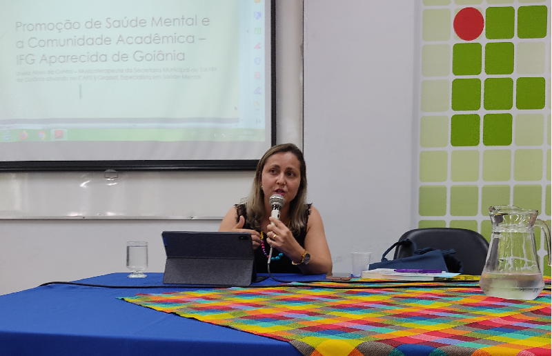 A musicoterapeuta Sheila Alves da Cunha ministrou a palestra de abertura da Semana de Planejamento Pedagógico A musicoterapeuta Sheila Alves da Cunha ministrou a palestra de abertura da Semana de Planejamento Pedagógico