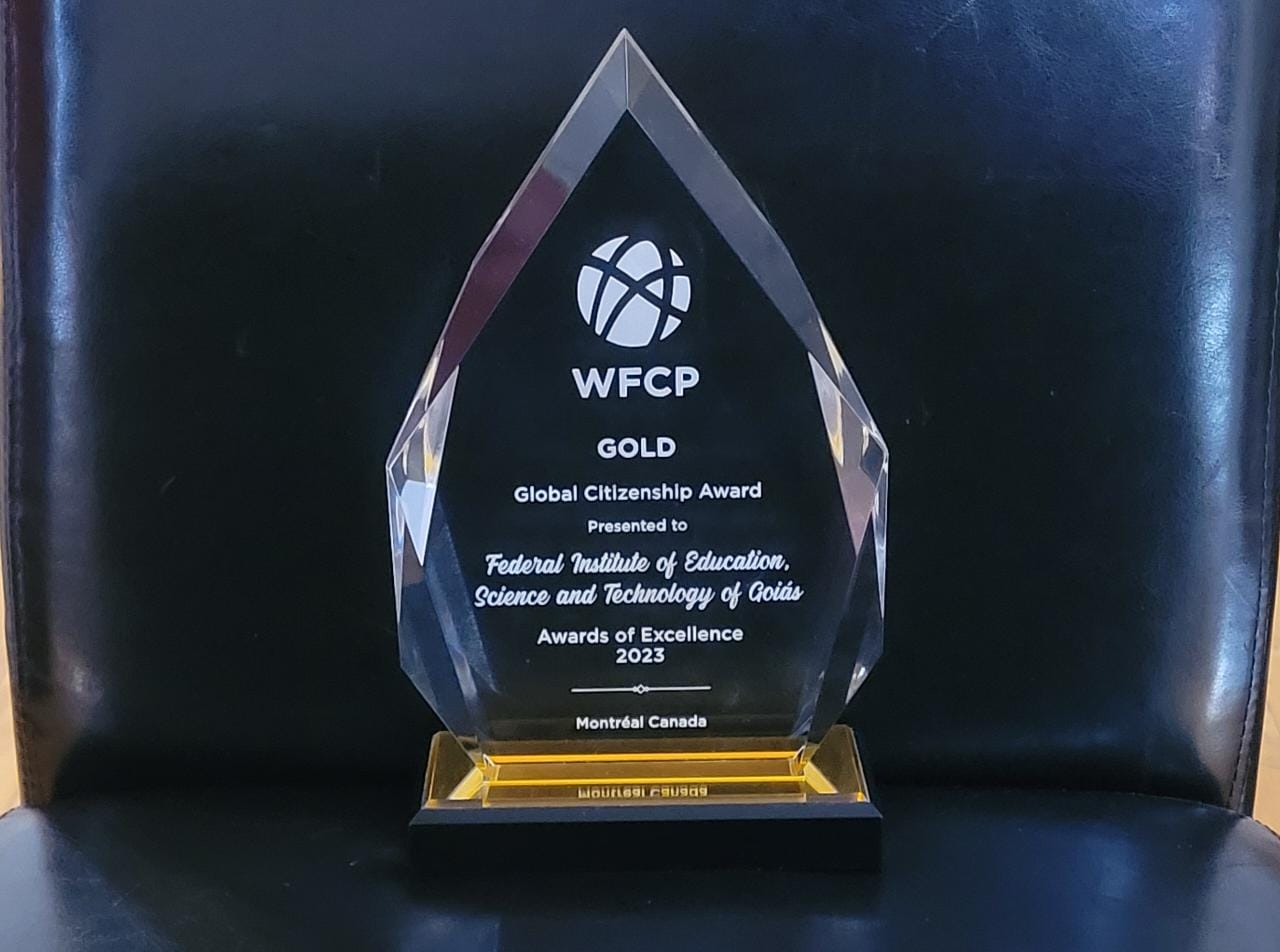 É ourooooo!!! Detalhes do troféu que o IFG recebeu hoje no Congresso da WFCP É ourooooo!!! Detalhes do troféu que o IFG recebeu hoje no Congresso da WFCP
